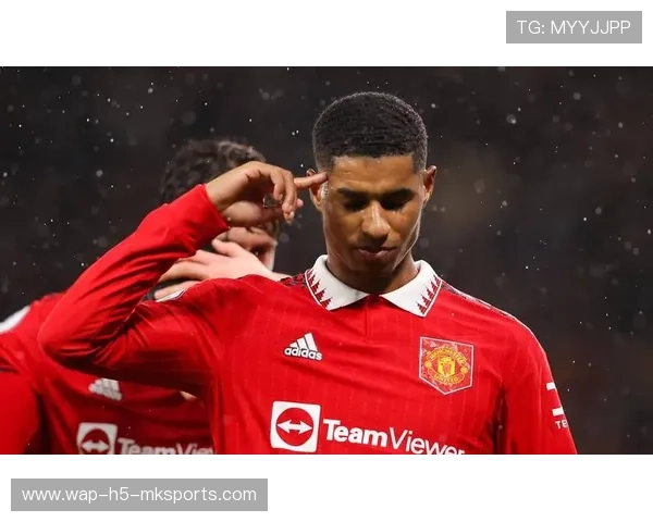 拉什福德家人探训练场，球员状态显著上升