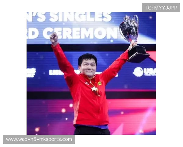 球迷直呼：樊振东红战袍造型，我可以看一百遍！，樊振东军照